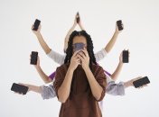 Размахивать телефоном в воздухе не нужно