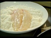 Куриные эскалопы с помидорами и моцареллой