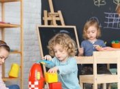 Під Кабміном батьки вимагають відкрити дитячі садочки