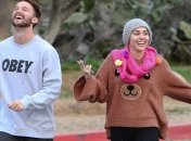 Скандальная Майли Сайрус бросила сына стального Арни 