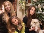 "Поцелуйте и вы своих дочерей!": Оля Полякова мило поздравила своих девочек с праздником 