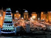 На главной площади страны началась установка новогодней елки