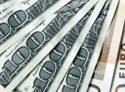 Курс валют: НБУ немного опустил гривну