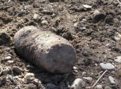 Мужчина выкопал на огороде артснаряд времен Первой мировой