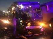 Рейсовый автобус из Молдовы влетел в зерновоз под Одессой, есть жертва (фото)