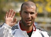 Зидан, отдыхая в ОАЕ, проиграл пиво Воронину