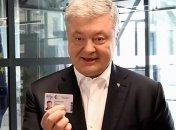 Порошенко вступил в партию "Европейская солидарность" и получил членский билет