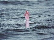 На Дніпропетровщині рятувальники дістали з водойми тіло втопленика