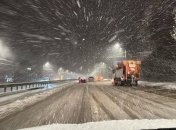 На вулиці міст вже виходить техніка для прибирання снігу