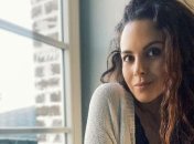 "Начните новый день с любви к себе": Настя Каменских поразила новым снимком