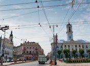 Черновцы в "красной" зоне: Горсовет не стал запрещать работу рынков и общественного транспорта 