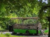 От маршрутки остался только корпус: в Харькове на ходу загорелся автобус с пассажирами (фото, видео)