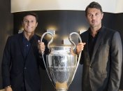 Хав’єр Дзанетті та Паоло Мальдіні з трофеєм Ліги чемпіонів