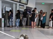 Напуганные дефолтом греки кинулись опустошать банкоматы