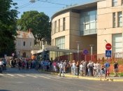Очередь перед консульством