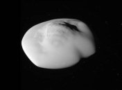 NASA показало спутник Сатурна 