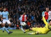 Стерлинг: Мама говорит, чтобы я больше бил по воротам