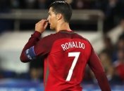 Роналду рассердился на корреспондента и бросил его микрофон в озеро