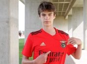 Молодой талант играет за академию португальского клуба