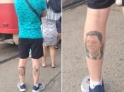 Мужчина с татуировкой Зеленского в Киеве