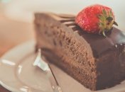 Все доступно и просто: победитель “Мастер Шеф” Евгений Клопотенко поделился рецептом шоколадного торта (видео) 