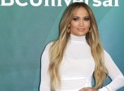 Популярная американская певица упала во время концерта