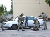 Спецотряд "ДОЗОР" задерживает подозреваемого