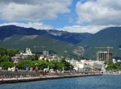 В Ялте провели митинг под стенами городского совета