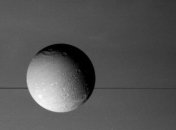 Ученые обнаружили таинственные линии на спутнике Сатурна