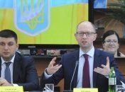 Яценюк: Конституцию нужно принять не под ситуацию, а на перспективу