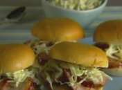 Сэндвичи со свининой и капустным салатом