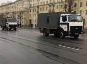 В Минске запечатлели на видео колонну автозаков и военной техники