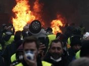 Протест "желтых жилетов" во Франции: как спецназ штурмовал Триумфальную арку (Видео)