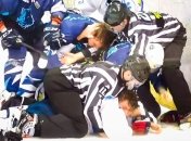 Куча мала: массовая драка в украинском хоккее (видео)