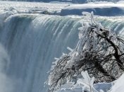 Редкостное явление: в Канаде замерз Ниагарский водопад
