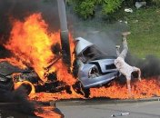 Как в Голливуде: парню удалось спастись из горящего авто в Киеве