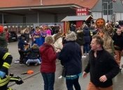 В Германии на карнавале неизвестный наехал на толпу, есть пострадавшие (Фото)