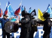 В российских городах на Первомай задерживают протестующих