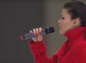 Певица неудачно исполнила гимн России перед началом финального матча ЧМ по хоккею (Видео)