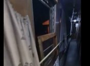 "С ветерком, так сказать": в поезде Одесса-Мариуполь вывалилось окно (видео)
