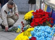 У центрі Одеси підпалили меморіал з фотографіями вбитих євромайдановців (фото)