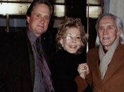 Жене покойного Кирка Дугласа исполнился 101 год