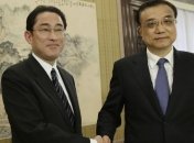 Японский глава МИД поехал в Пекин