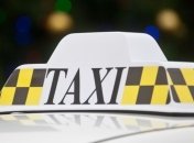 Пьяный пассажир порезал ножом таксиста 