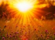 Погода в Україні: де збережеться спека і які регіони накриє грозовий фронт