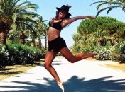 Анна Седокова похвасталась тропическим снимком 