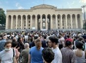 Тбилиси охвачен протестами после смерти избитого противниками ЛГБТ-марша телеоператора (видео)