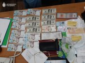 Взятки были гривнами и долларами