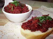 Эта пикантная закуска уместна ко многим блюдам