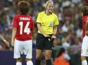 Знаменитая блондинка станет первой женщиной-арбитром в Бундеслиге (Видео)